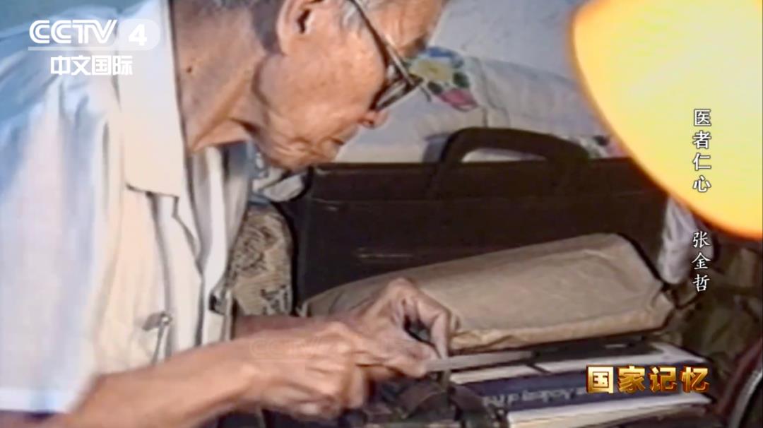 DƬ